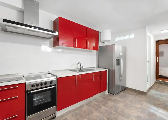 Fairways Heated Pool Apartment *